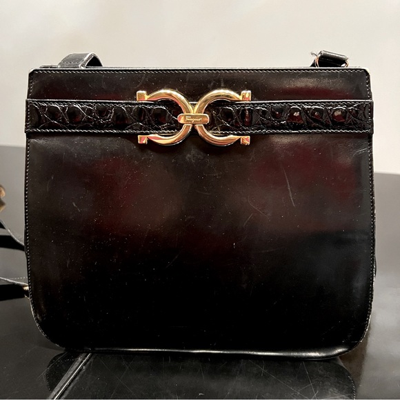 💯 Authentic Salvatore Ferragamo Gancini Vintage Leather Shoulder Bag - Picture 1 of 14